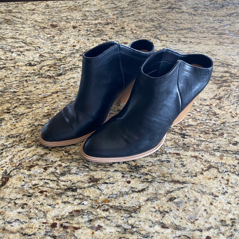DV Booties size 8